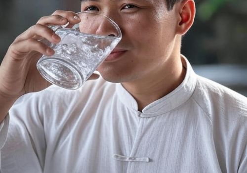 Lợi ích và tác hại khi uống nước đá