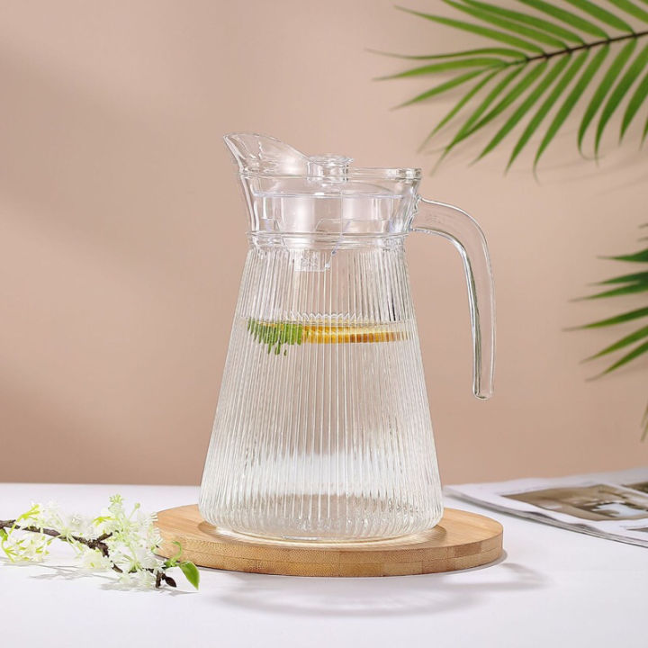 Nên chọn loại bình đựng nước nhựa hay bình đựng nước thủy tinh ?